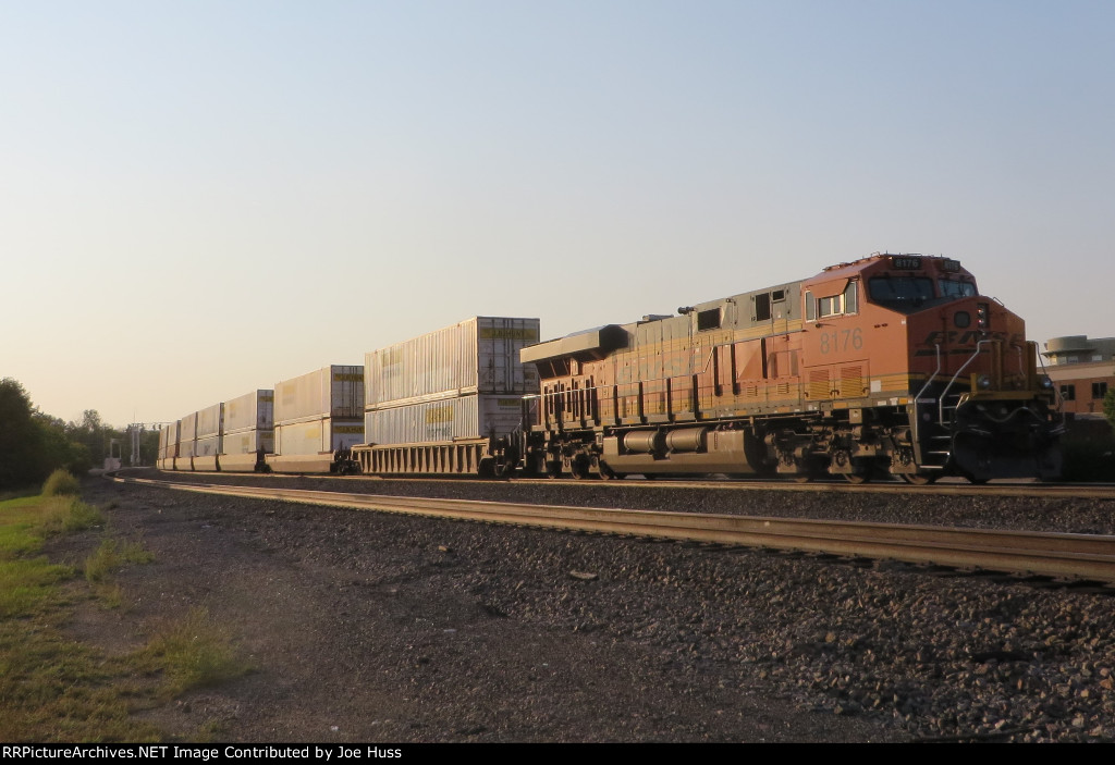 BNSF 8176 DPU